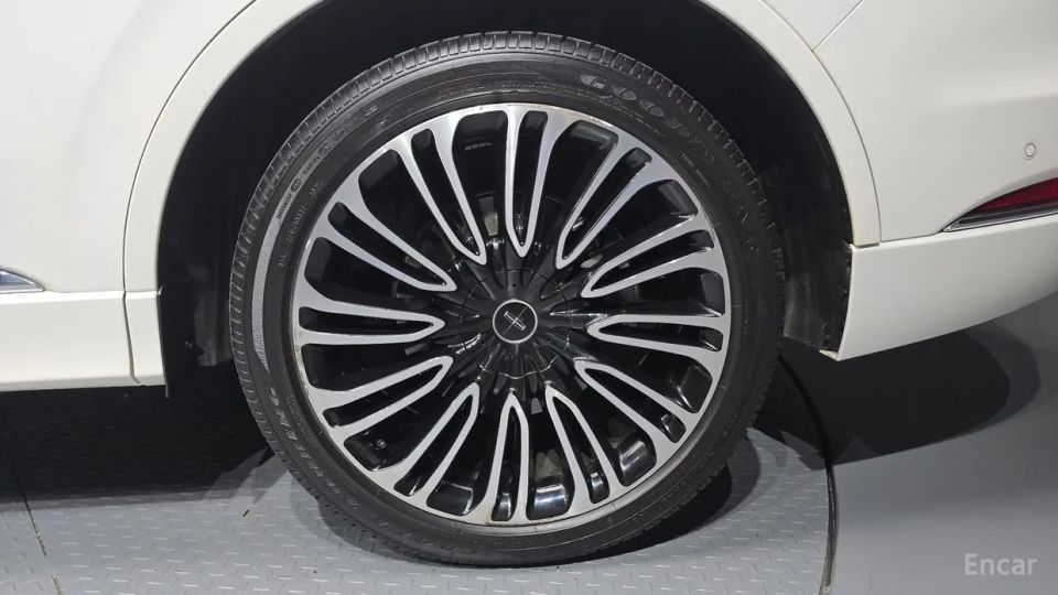 Lincoln Aviator