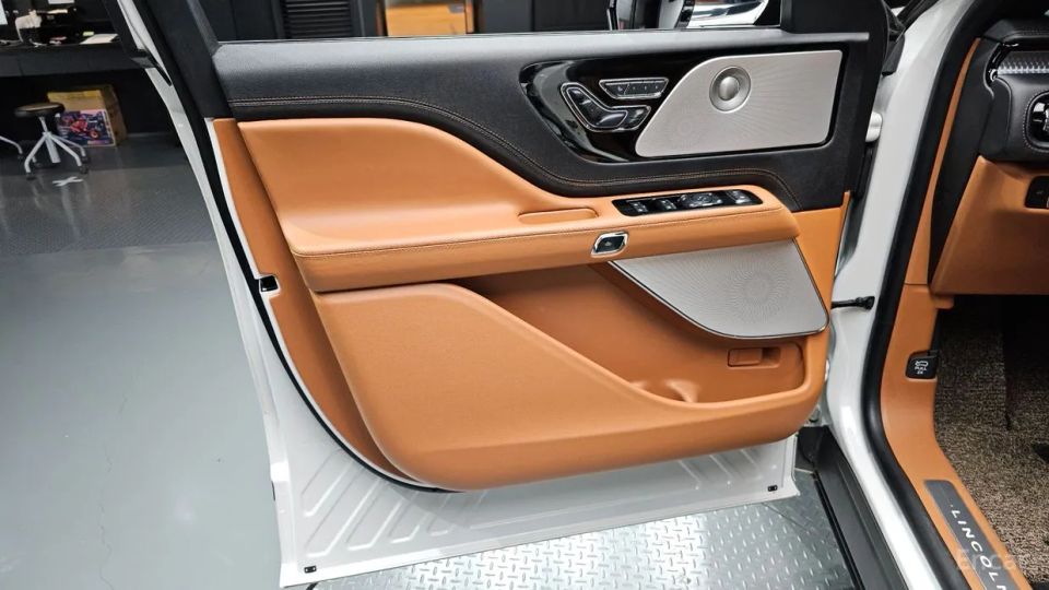 Lincoln Aviator