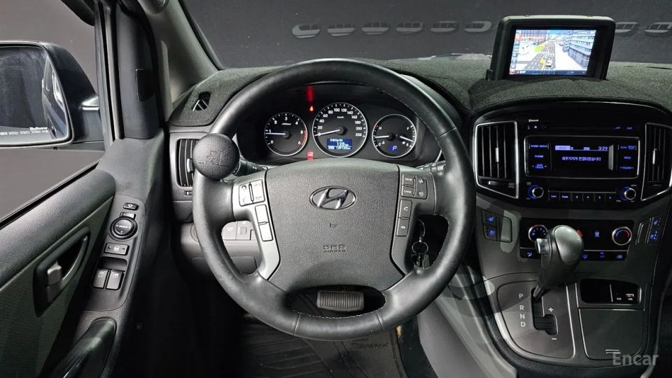Hyundai Starex