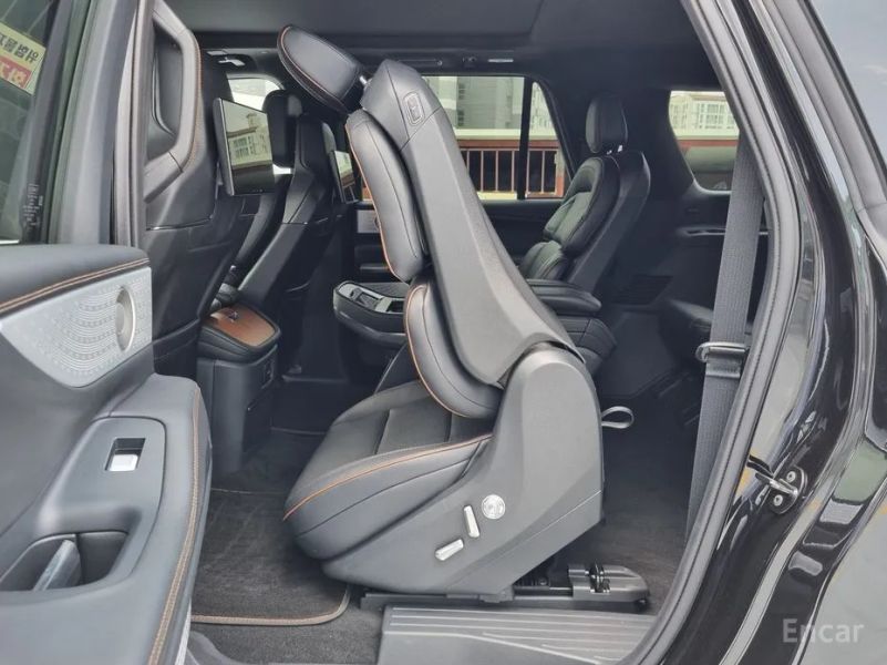 Lincoln Navigator