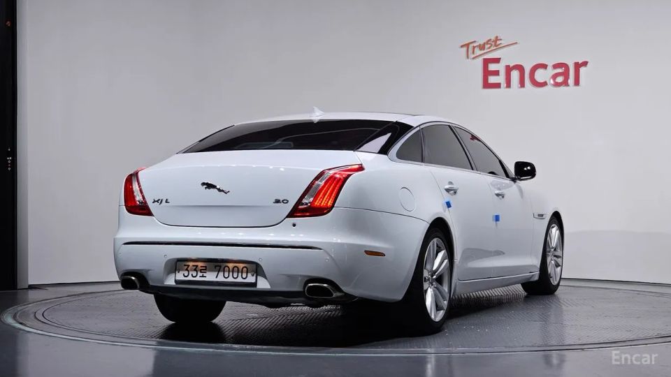 Jaguar XJ
