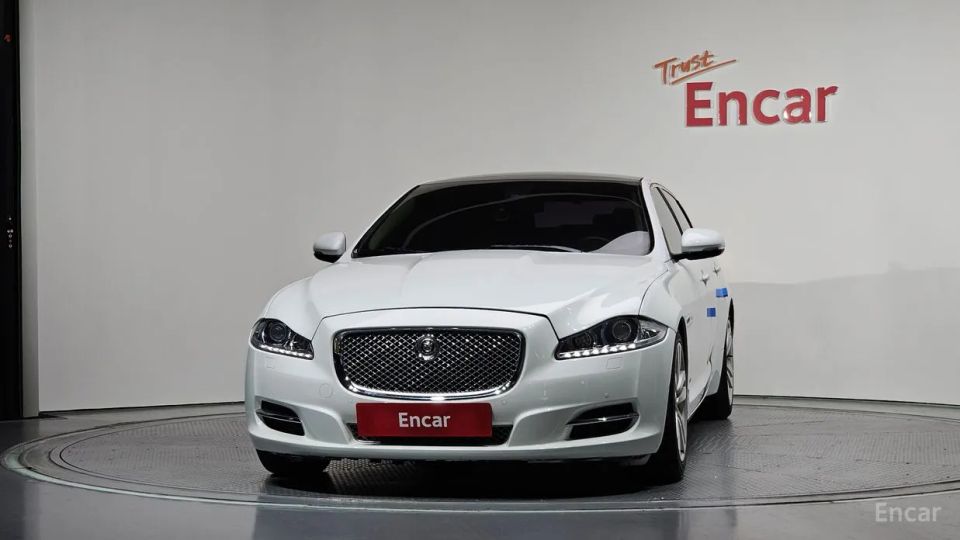 Jaguar XJ