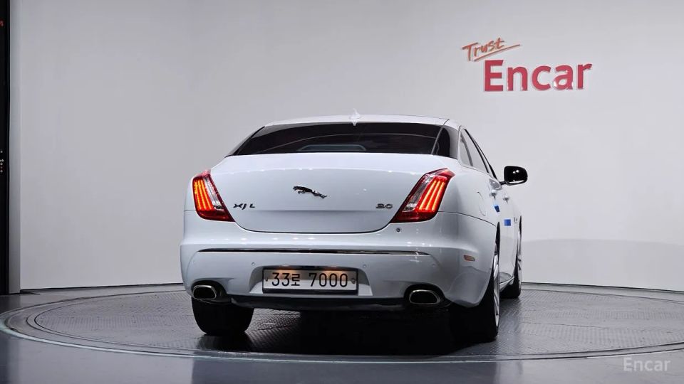 Jaguar XJ
