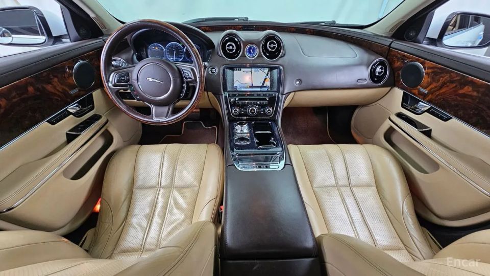 Jaguar XJ