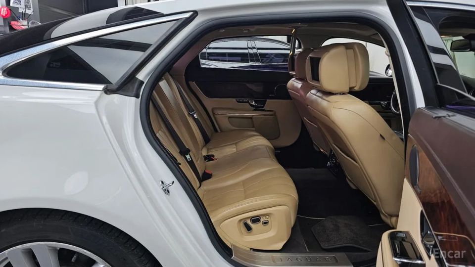 Jaguar XJ