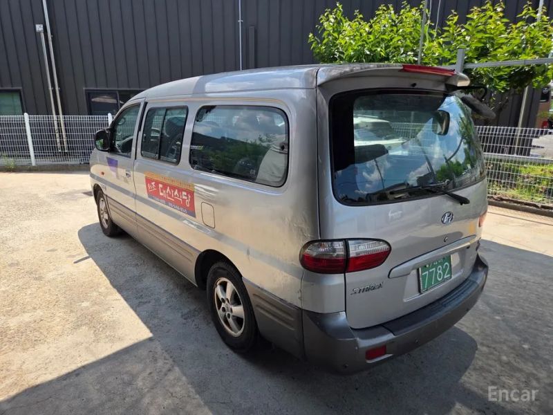 Hyundai Starex