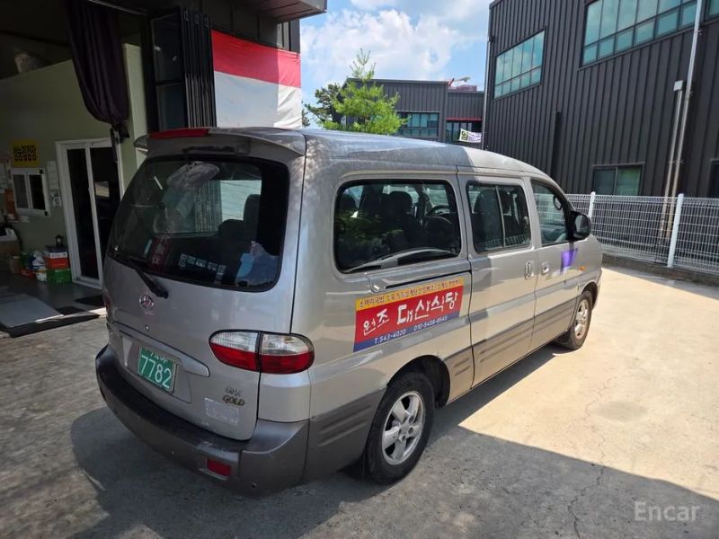 Hyundai Starex