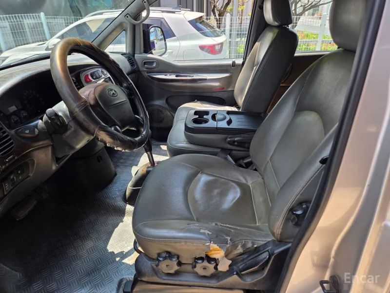 Hyundai Starex