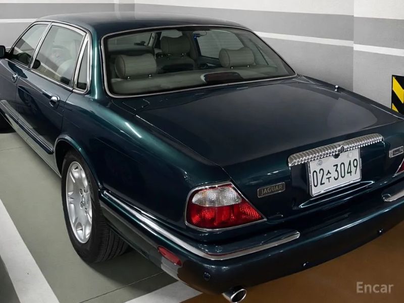Jaguar XJ-8