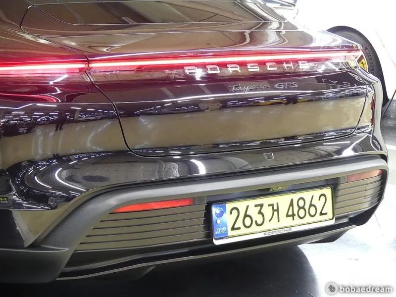 Porsche Taycan