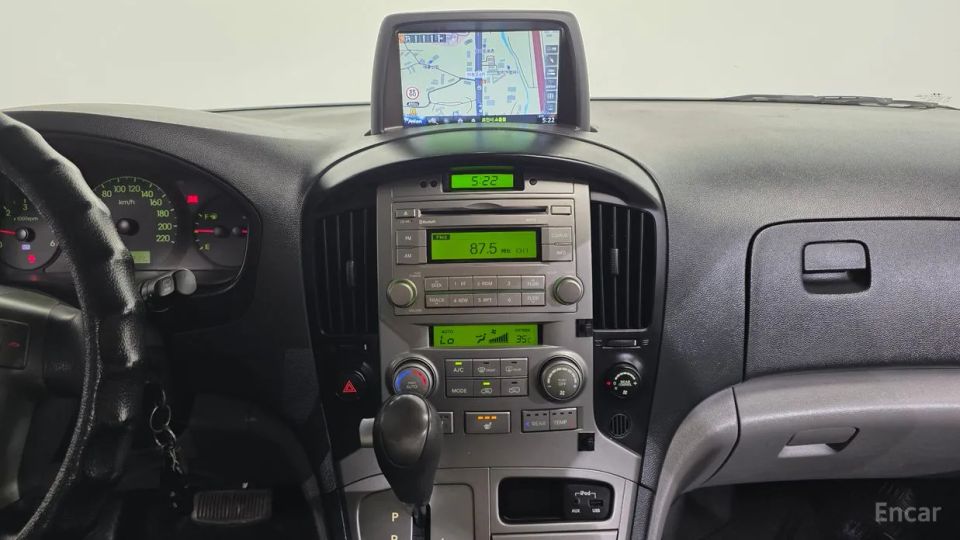 Hyundai Starex