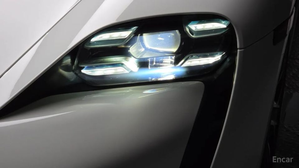 Porsche Taycan