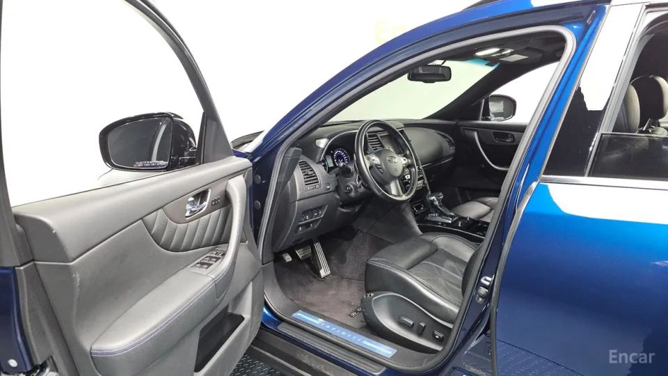 Infiniti QX70
