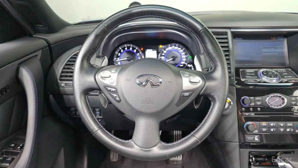 Infiniti QX70