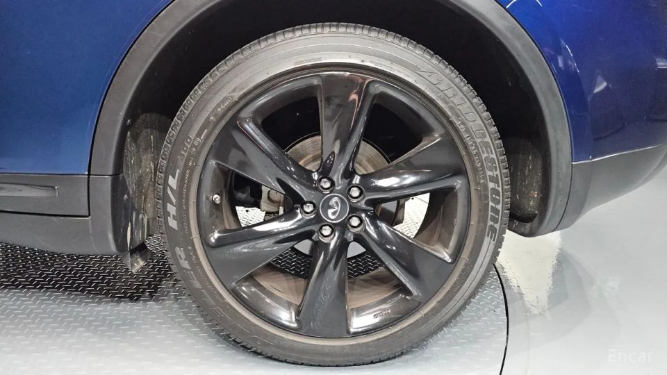 Infiniti QX70