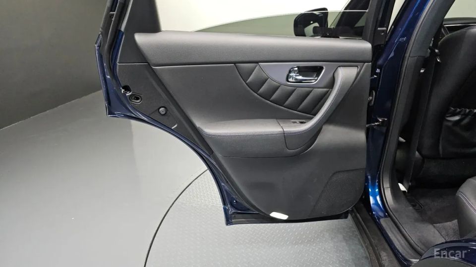 Infiniti QX70