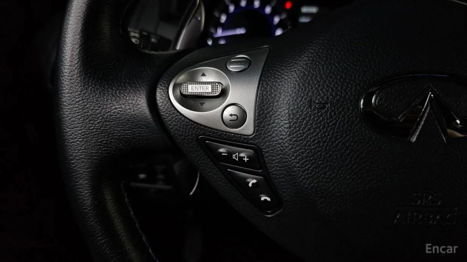 Infiniti QX70