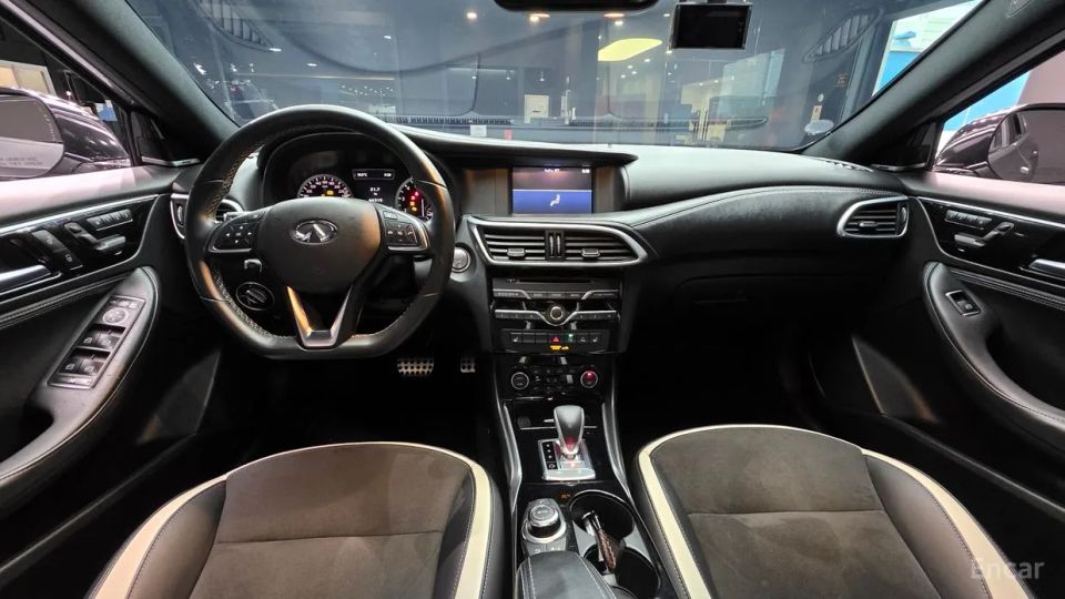 Infiniti Q30