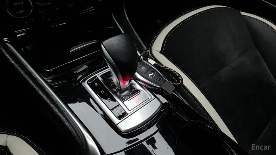 Infiniti Q30