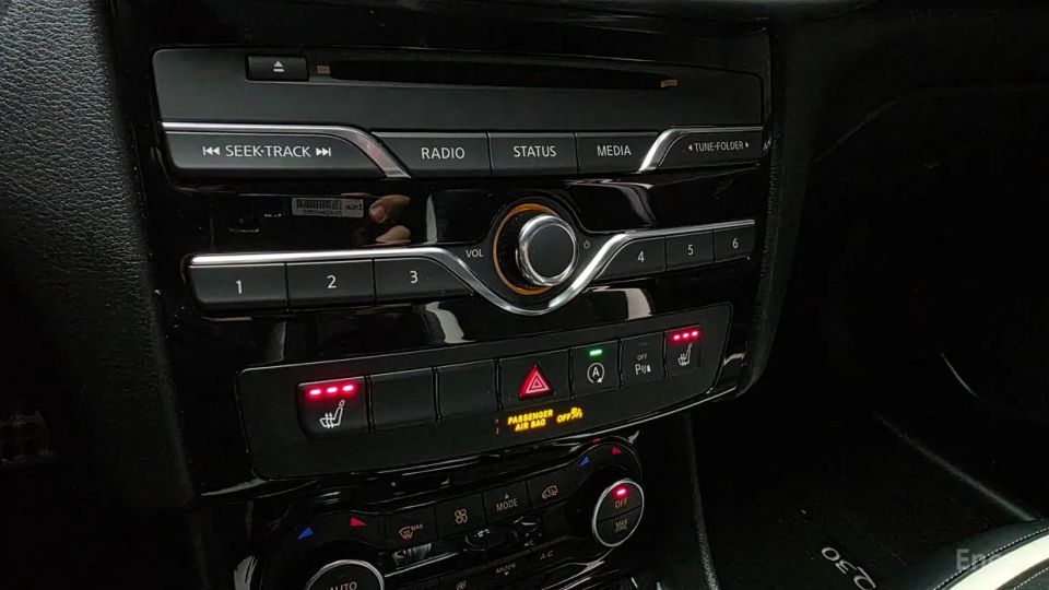 Infiniti Q30