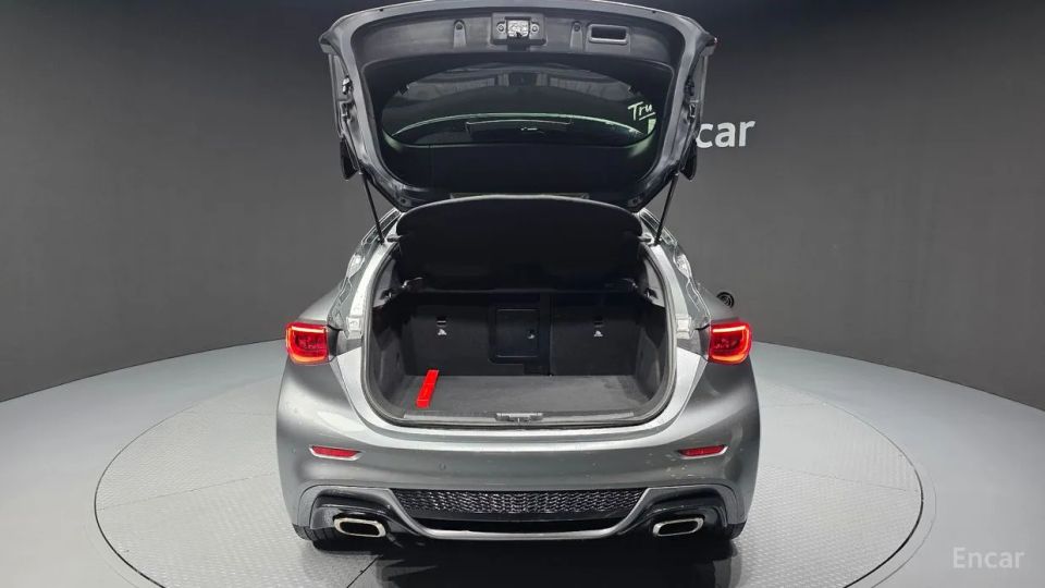Infiniti Q30