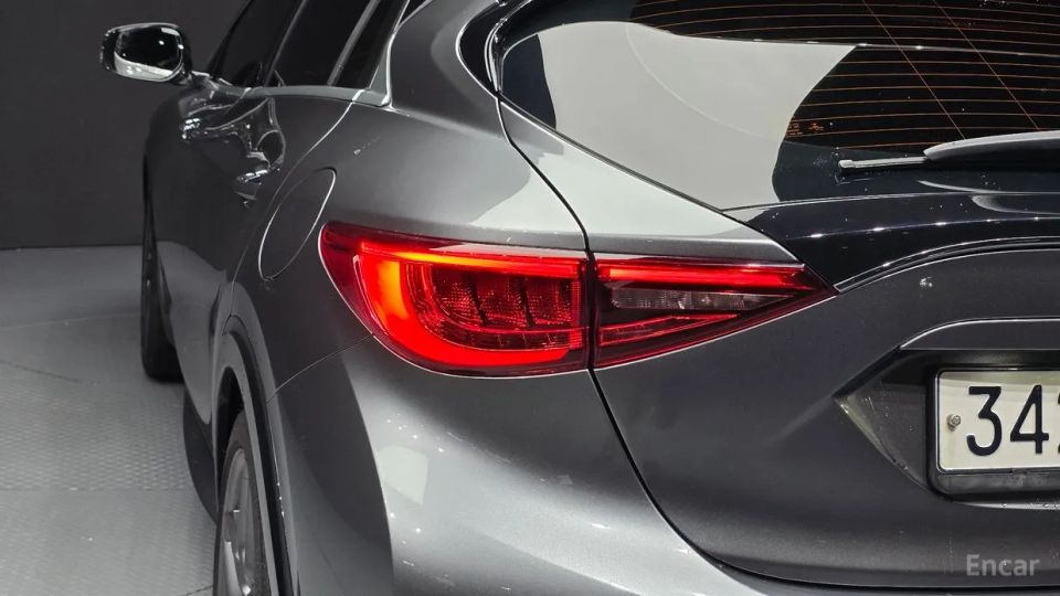 Infiniti Q30