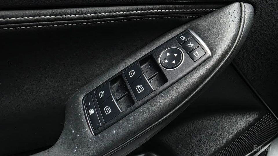 Infiniti Q30