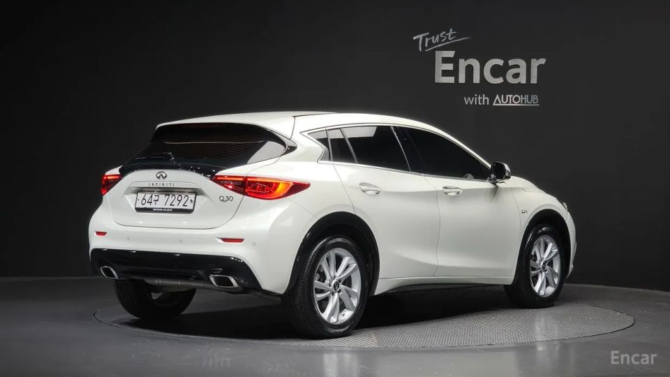 Infiniti Q30