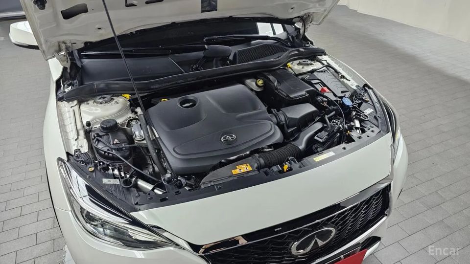 Infiniti Q30