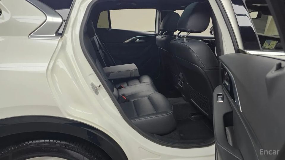 Infiniti Q30