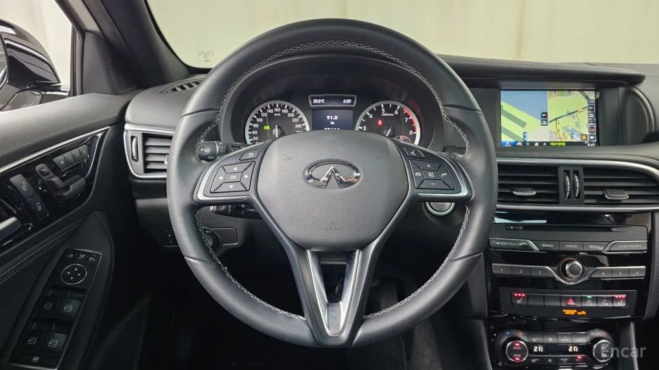 Infiniti Q30