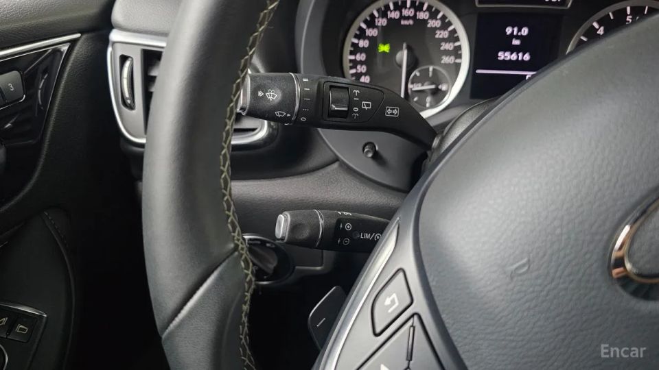 Infiniti Q30