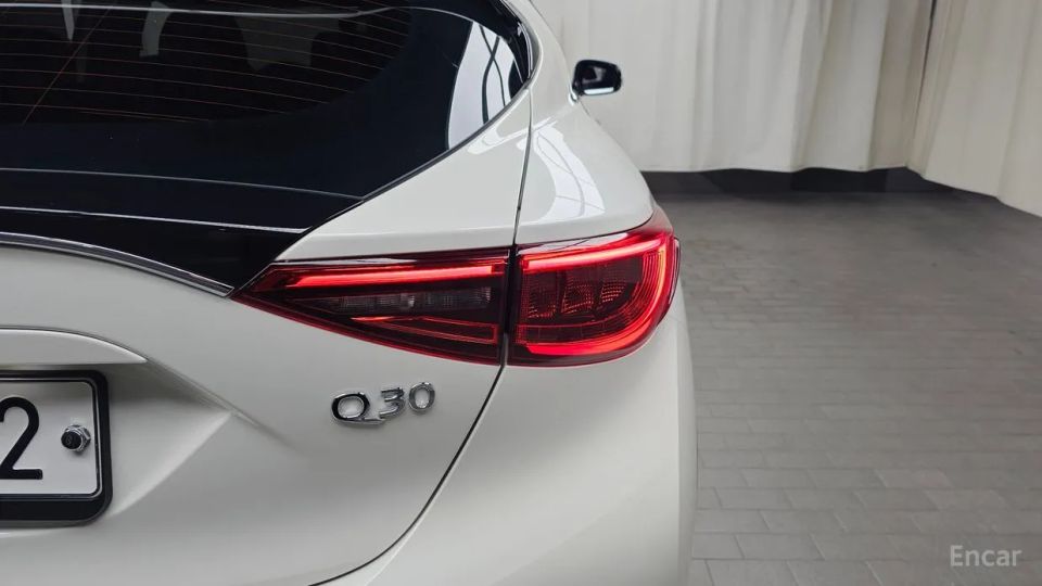 Infiniti Q30