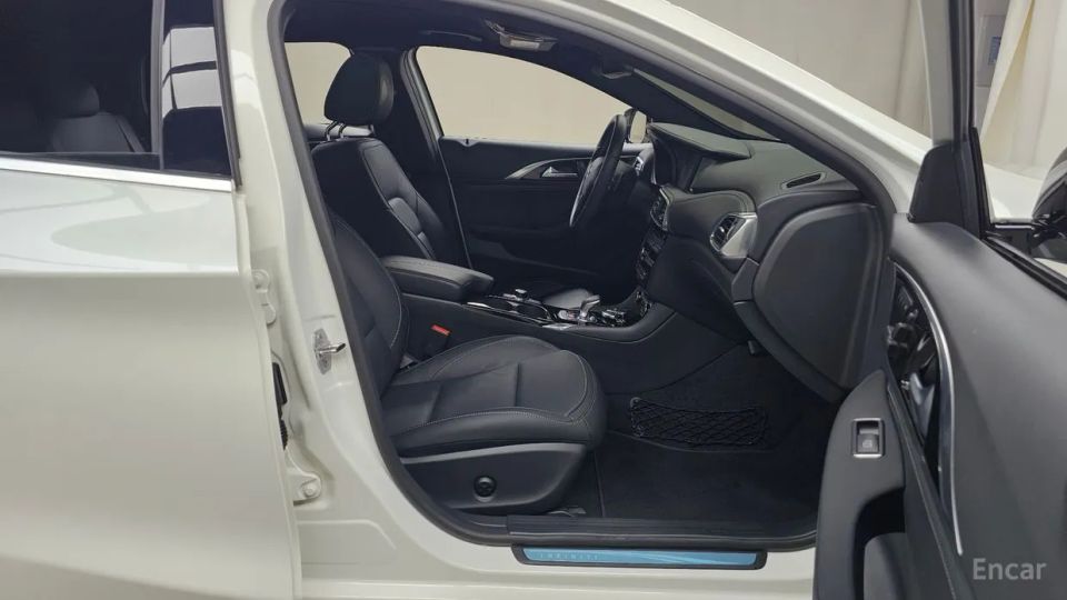 Infiniti Q30