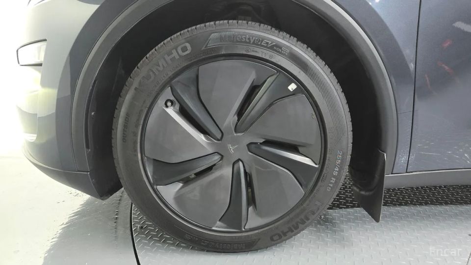 Tesla model-y