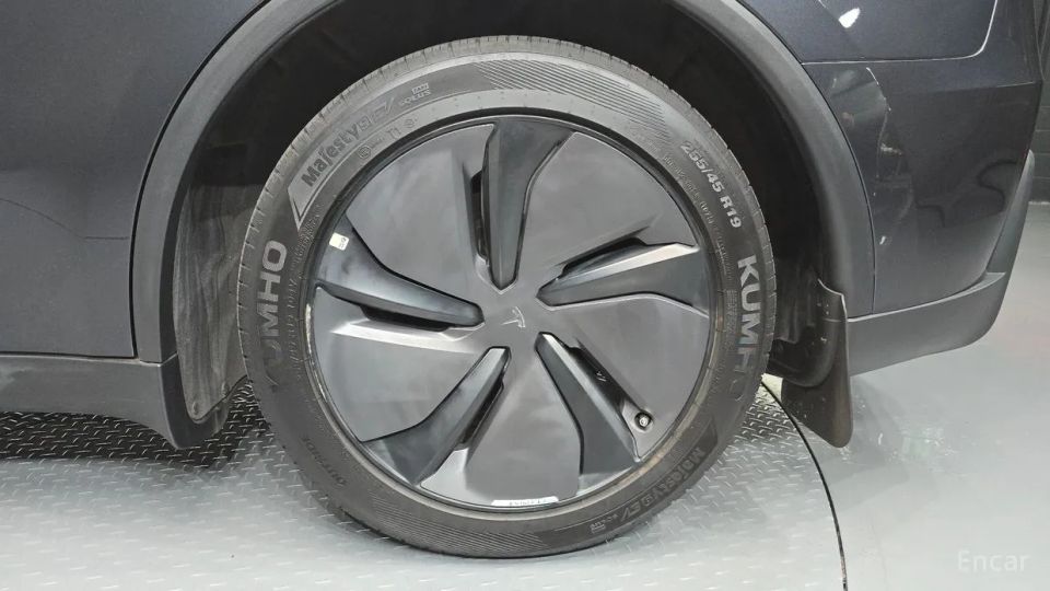 Tesla model-y