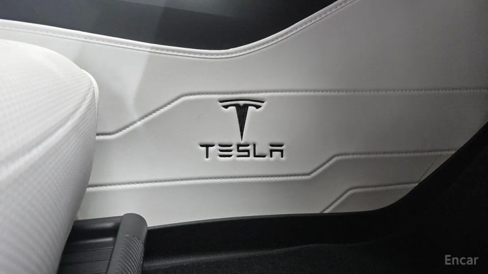 Tesla model-y
