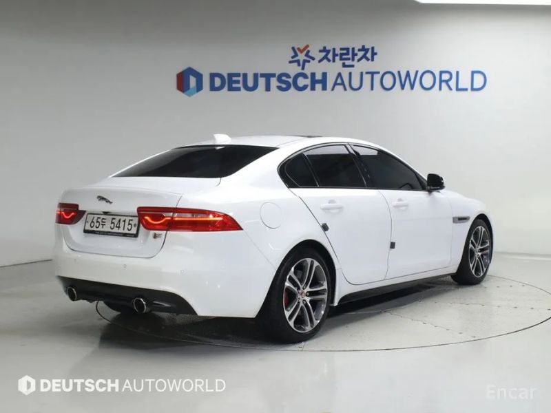 Jaguar XE