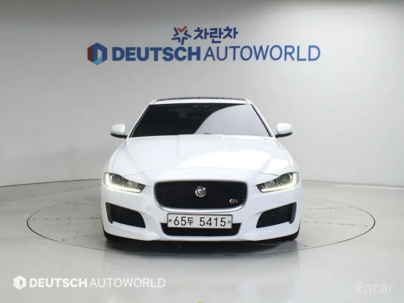 Jaguar XE
