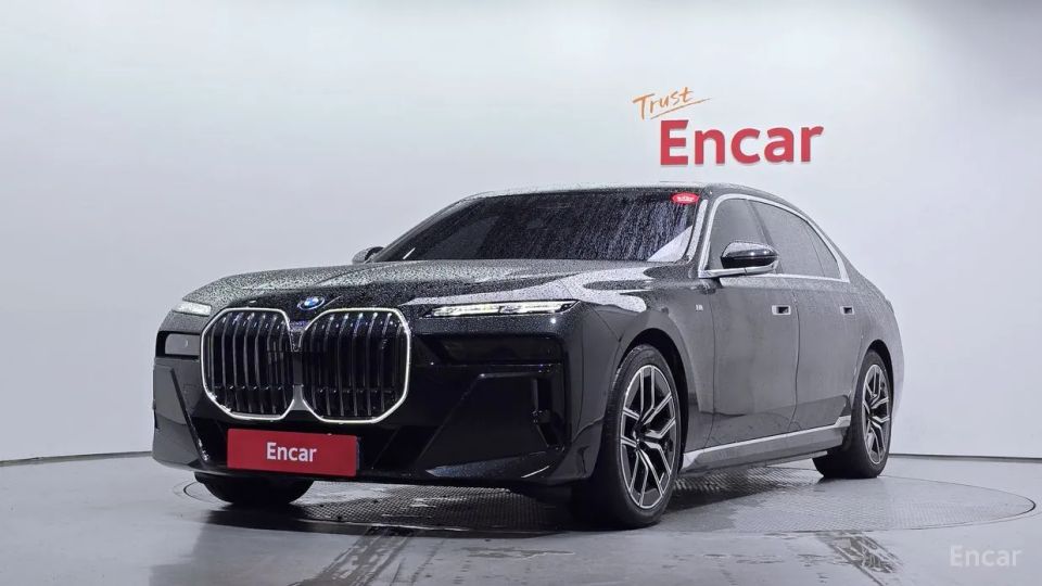 BMW i7