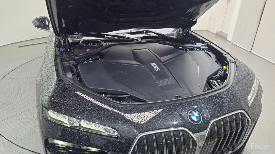 BMW i7