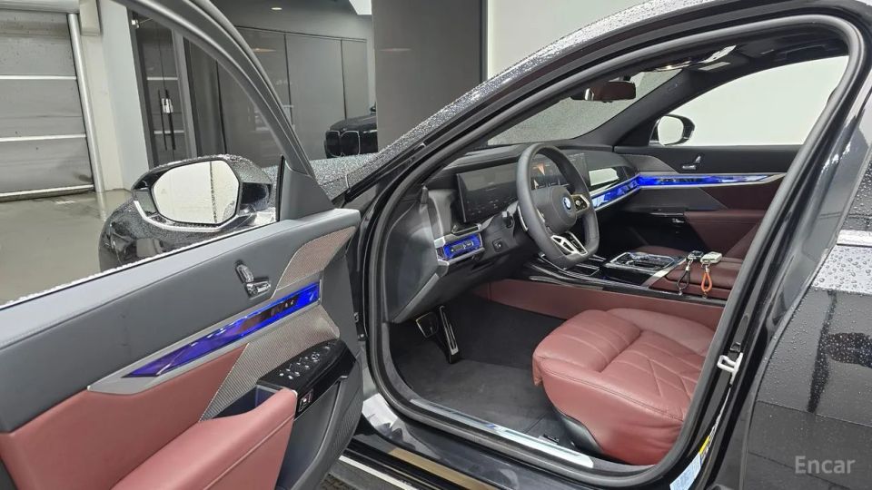 BMW i7