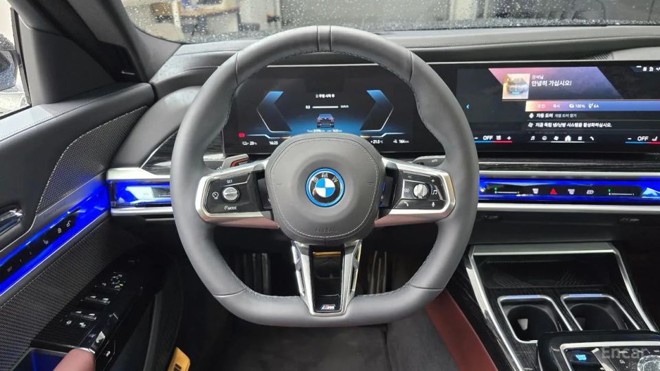 BMW i7