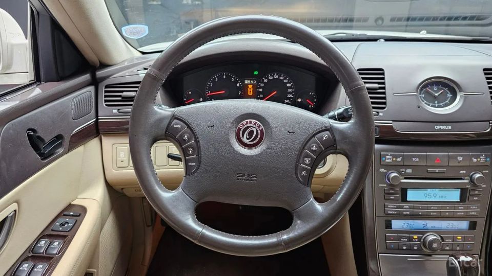 Kia OPIRUS