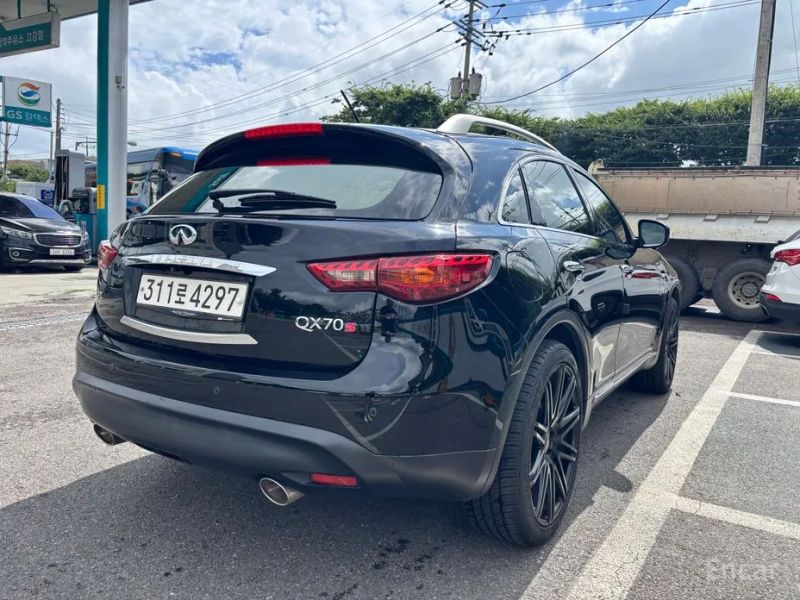 Infiniti QX70