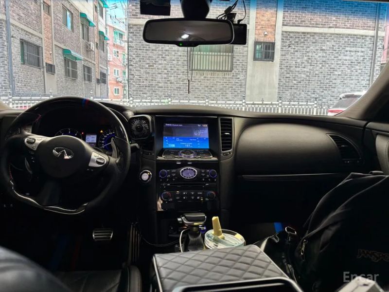 Infiniti QX70