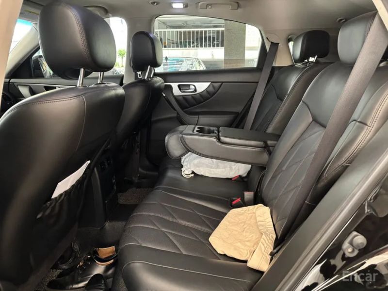 Infiniti QX70
