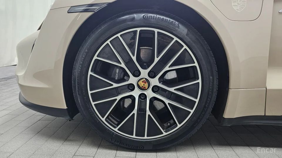 Porsche Taycan