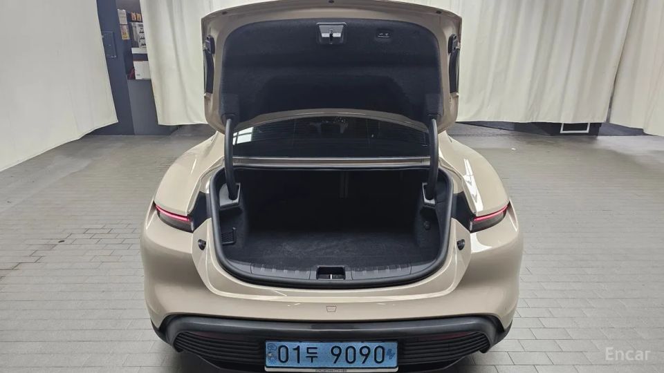 Porsche Taycan