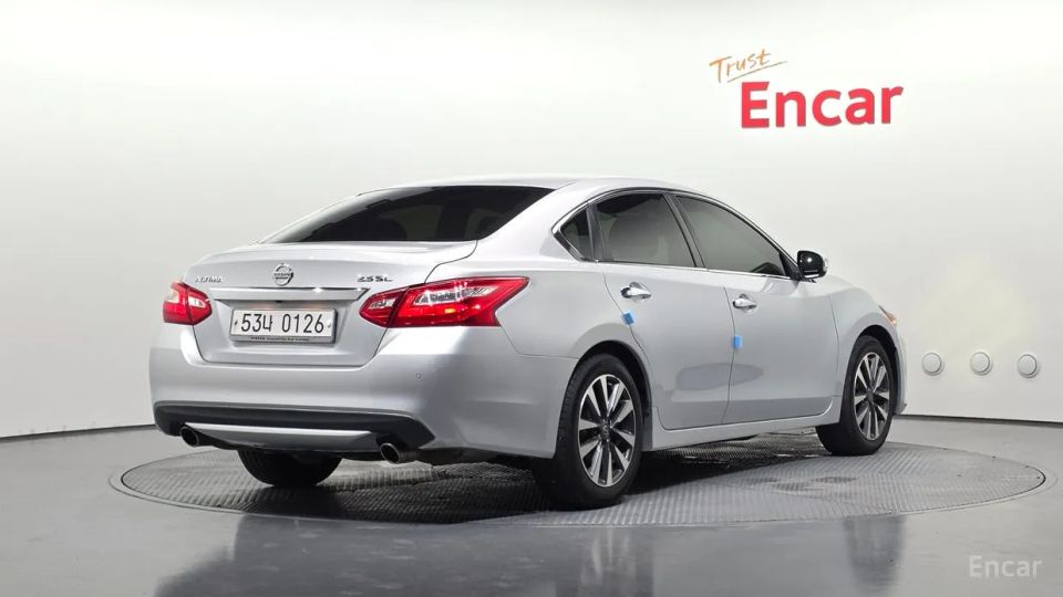 Nissan altima